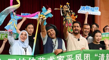 阿拉伯艺术家游漳州古城